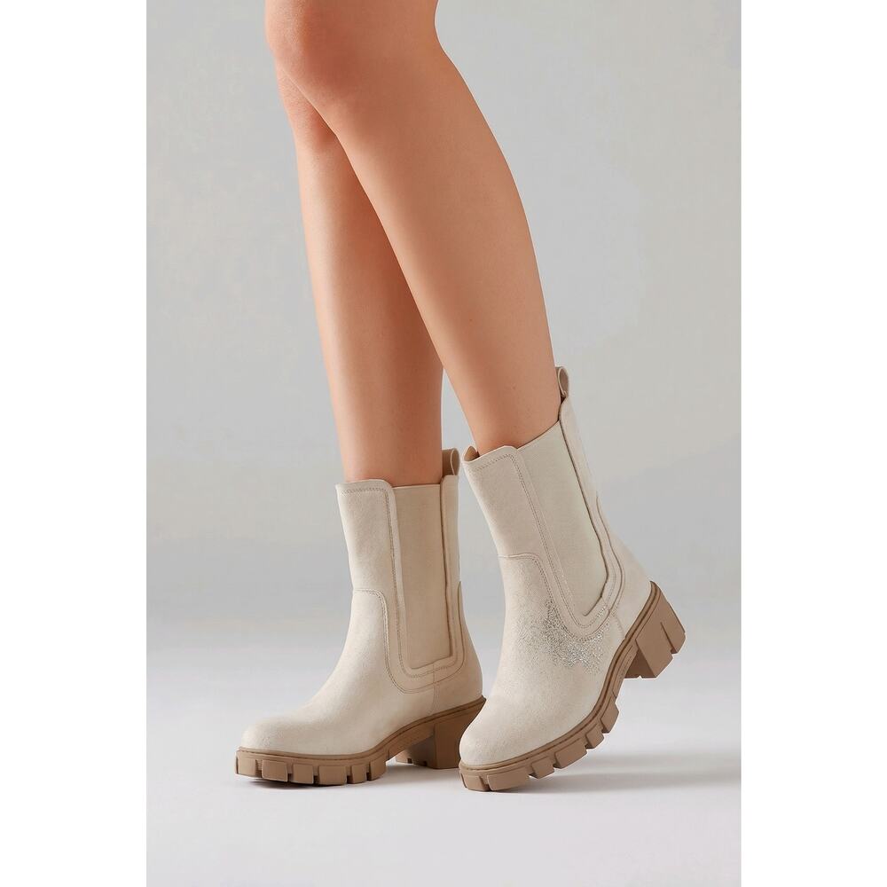 TINSTREE Platform Lug Sole Chelsea Boots Boutique White Chunky Women's 9.5 NWT